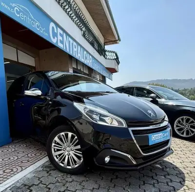 Peugeot 208 2017 - 9950 EUR, 71000 km - AUTO.MOTO.pt - 71000km - foto 2 de 24