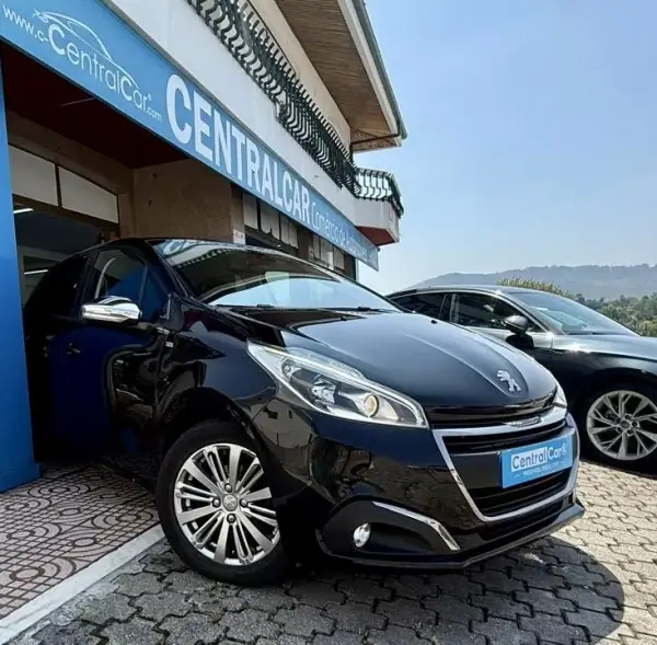 Peugeot 208 2017 - 9950 EUR, 71000 km - AUTO.MOTO.pt - 71000km - foto 2 de 24