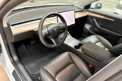 Tesla Model 3 2021 - 25950 EUR, 38290 km - AUTO.MOTO.pt - 38290km - foto 9 de 49