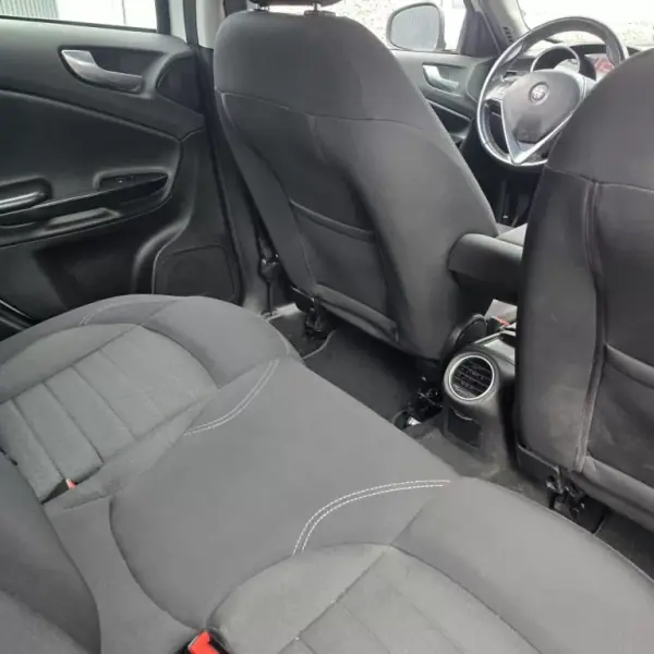 Alfa Romeo Giulietta 2016 - 10950 EUR, 172955 km - AUTO.MOTO.pt - 172955km - foto 16 de 32
