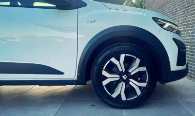 Dacia Sandero 2022 - 15500 EUR, 53000 km - AUTO.MOTO.pt - 53000km - foto 7 de 14