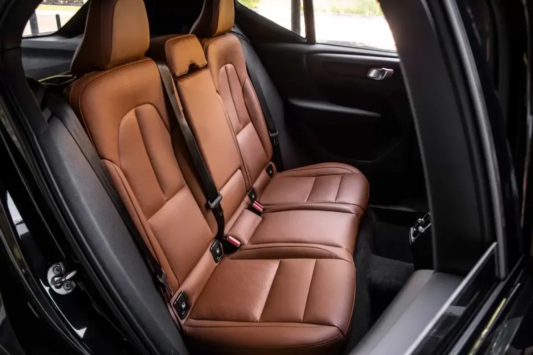 Volvo XC 40 2023 - 31850 EUR, 84500 km - AUTO.MOTO.pt - 84500km - foto 32 de 43
