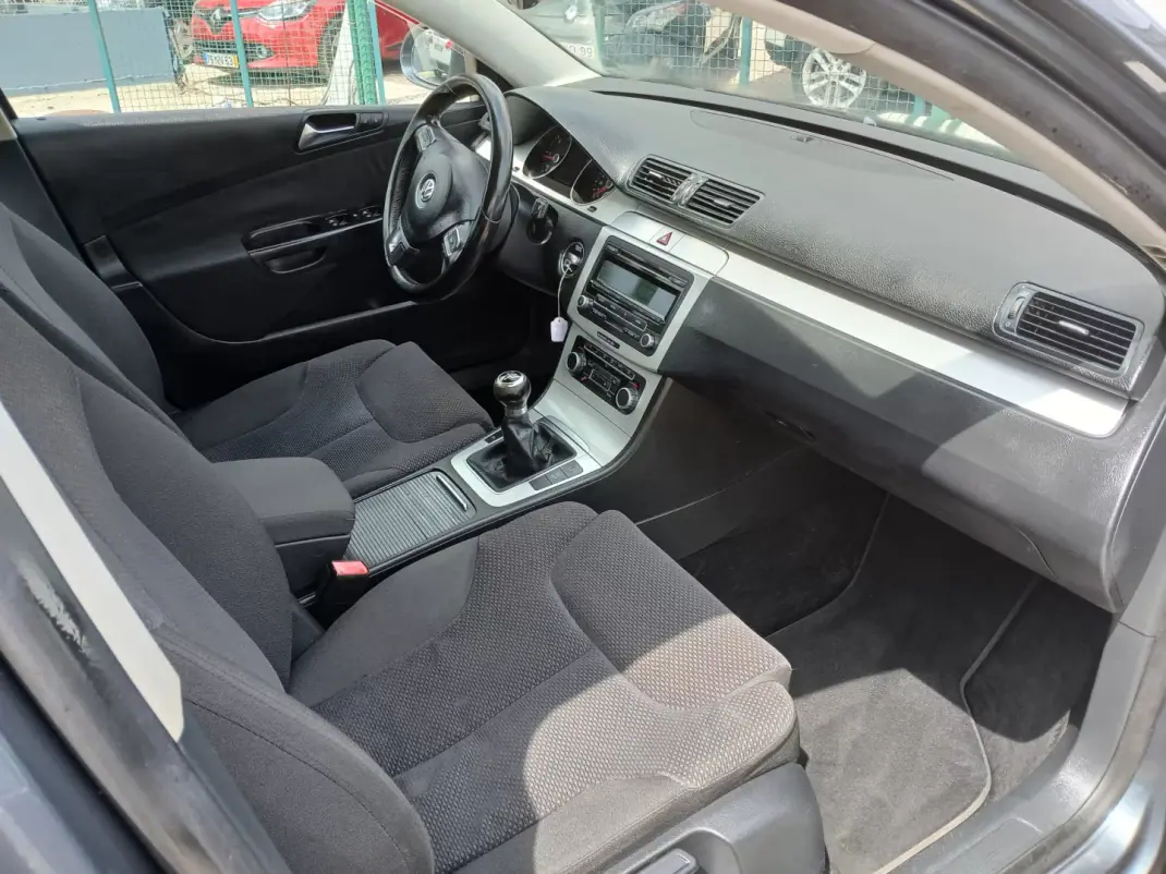 Volkswagen Passat Variant 2010 - 7750 EUR, 149120 km - AUTO.MOTO.pt - 149120km - foto 23 de 27