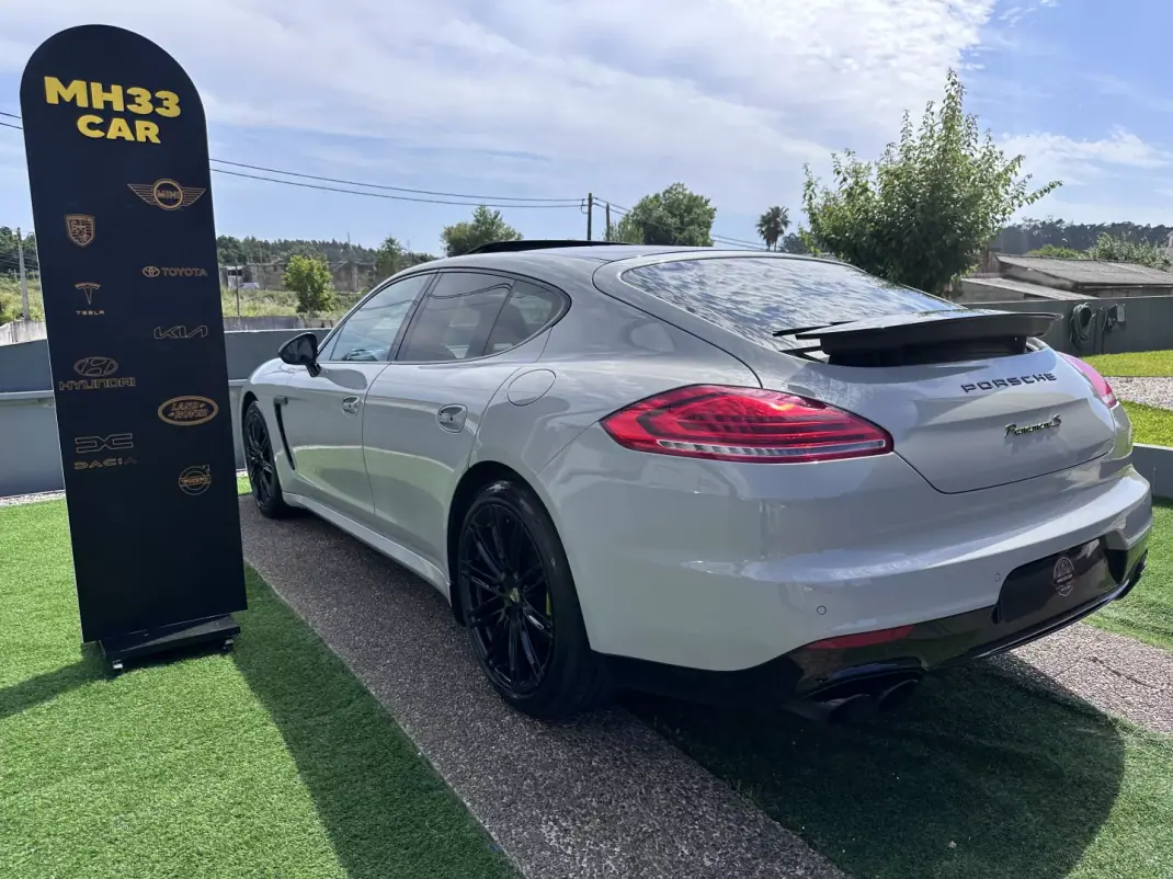 Porsche Panamera 2015 - 35000 EUR, 159000 km - AUTO.MOTO.pt - 159000km - foto 11 de 67