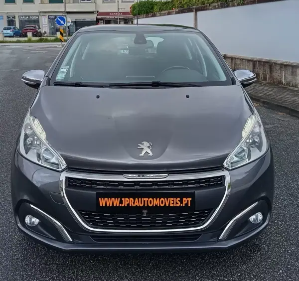 Peugeot 208 2018 - 8490 EUR, 187200 km - AUTO.MOTO.pt - 187200km - foto 2 de 17
