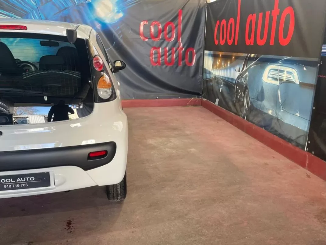 Citroën C1 2014 - 6750 EUR, 105000 km - AUTO.MOTO.pt - 105000km - foto 18 de 32