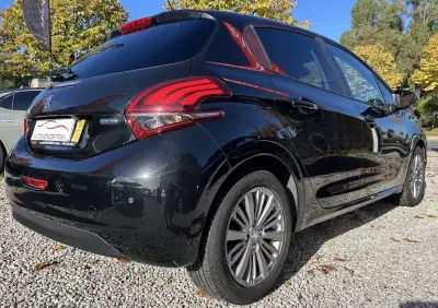 Peugeot 208 2016 - 9500 EUR, 133450 km - AUTO.MOTO.pt - 133450km - foto 4 de 17