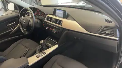 BMW 318 2013 - 13990 EUR, 216833 km - AUTO.MOTO.pt - 216833km - foto 20 de 33