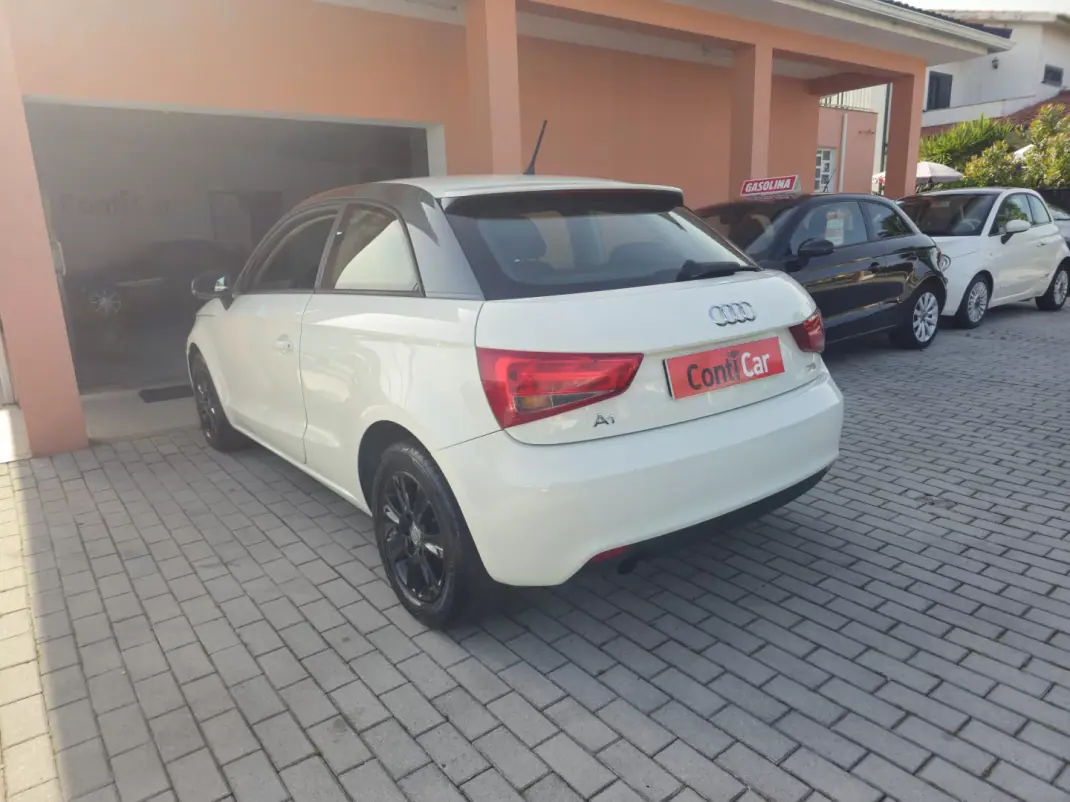 Audi A1 2011 - 8750 EUR, 170600 km - AUTO.MOTO.pt - 170600km - foto 6 de 11