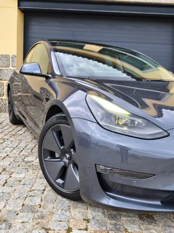 Tesla Model 3 Long Range Tração Integral Premium 2022 Elétrico — 94 549 km · Guarda Tesla Model 3 Long Range Tração Integral Premium 2022 Elétrico