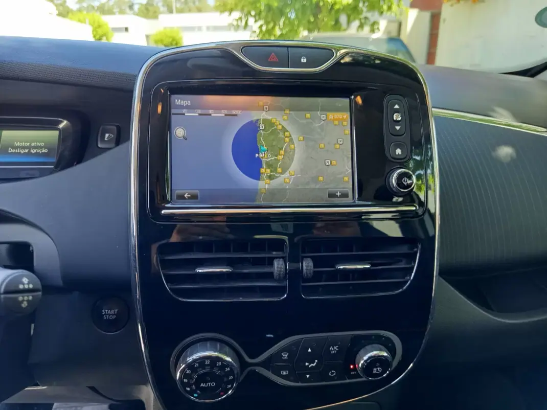 Renault Zoe 2019 - 12490 EUR, 52400 km - AUTO.MOTO.pt - 52400km - foto 16 de 17