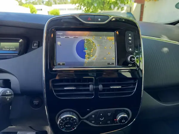 Renault Zoe 2019 - 12490 EUR, 52400 km - AUTO.MOTO.pt - 52400km - foto 16 de 17