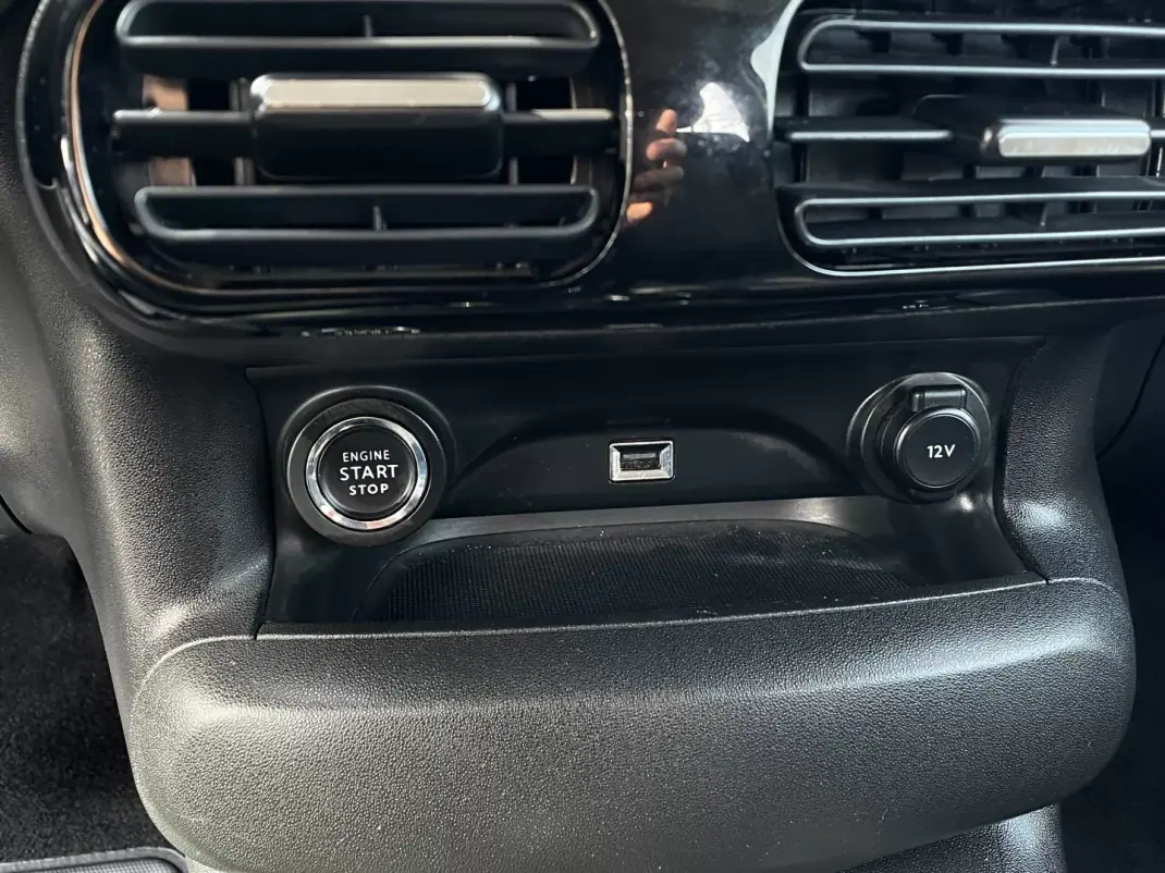 Citroën C4 Cactus 2019 - 12995 EUR, 70182 km - AUTO.MOTO.pt - 70182km - foto 22 de 37