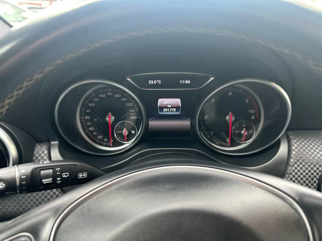 Mercedes-Benz A 180 2016 - 16750 EUR, 201775 km - AUTO.MOTO.pt - 201775km - foto 12 de 23