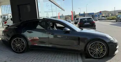 Porsche Panamera 2018 - 74500 EUR, 50941 km - AUTO.MOTO.pt - 50941km - foto 14 de 41