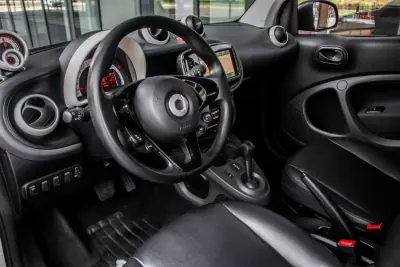 Smart ForTwo Coupé 2019 - 10900 EUR, 68296 km - AUTO.MOTO.pt - 68296km - foto 23 de 37