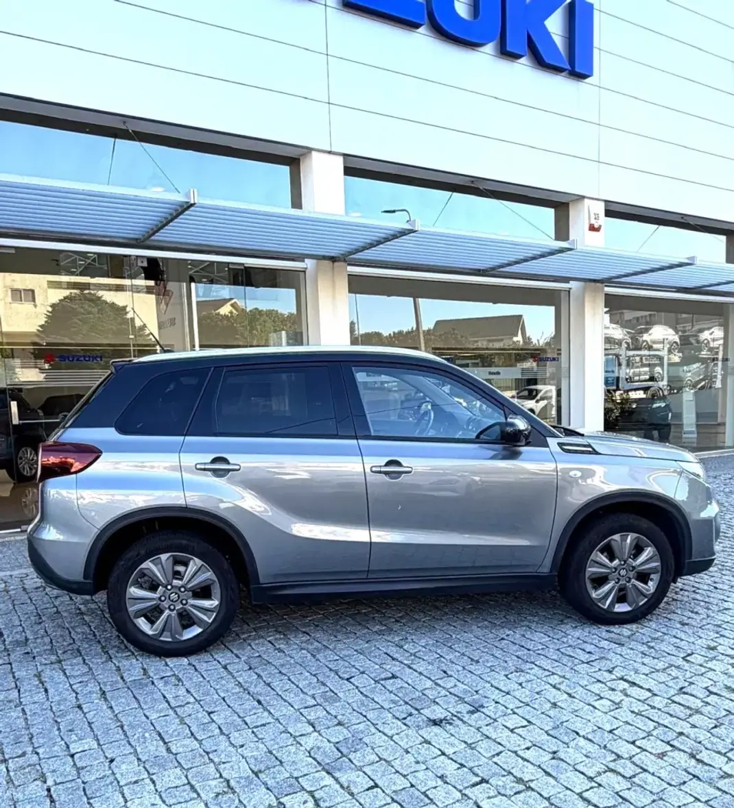 Suzuki Vitara 2023 - 22900 EUR, 30000 km - 30000km - foto 4 de 17