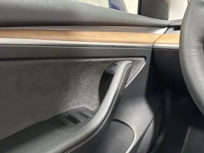 Tesla Model 3 2021 - 27950 EUR, 58905 km - AUTO.MOTO.pt - 58905km - foto 49 de 55