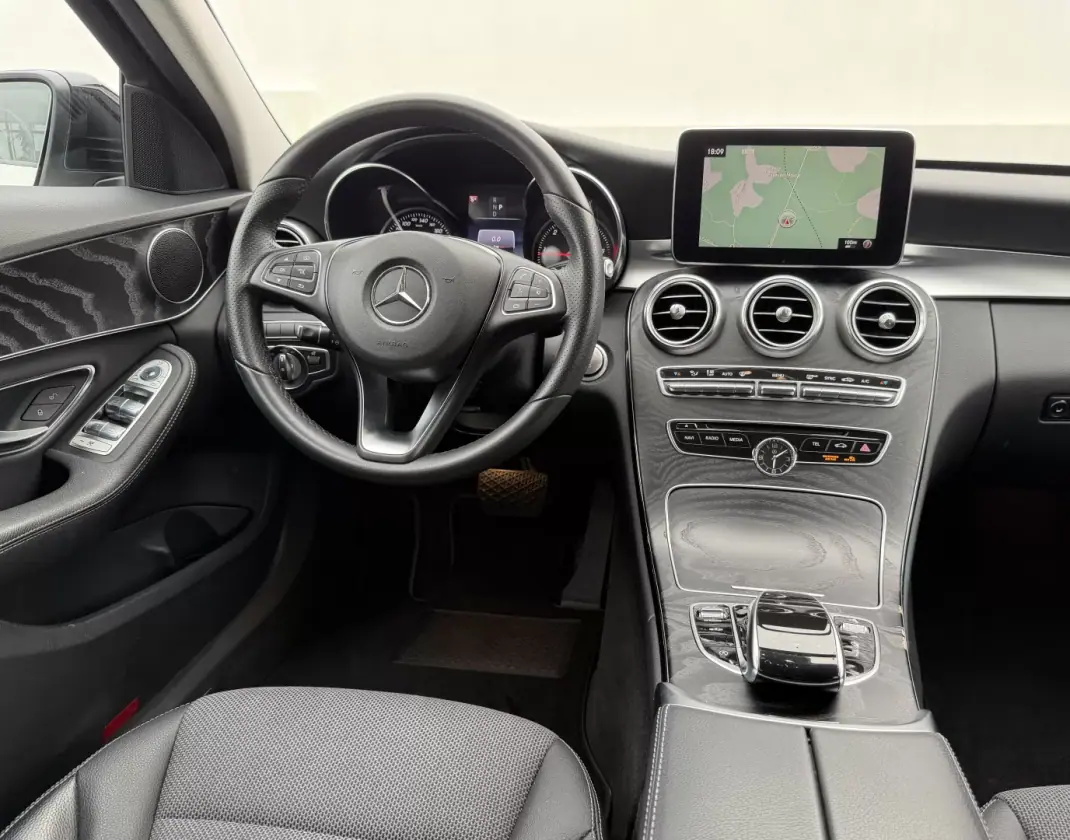 Mercedes-Benz C 220 2017 - 27900 EUR, 81867 km - AUTO.MOTO.pt - 81867km - foto 8 de 29