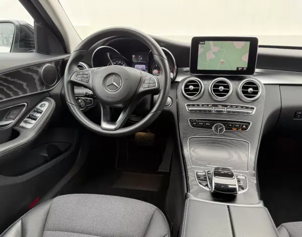 Mercedes-Benz C 220 2017 - 27900 EUR, 81867 km - AUTO.MOTO.pt - 81867km - foto 8 de 29