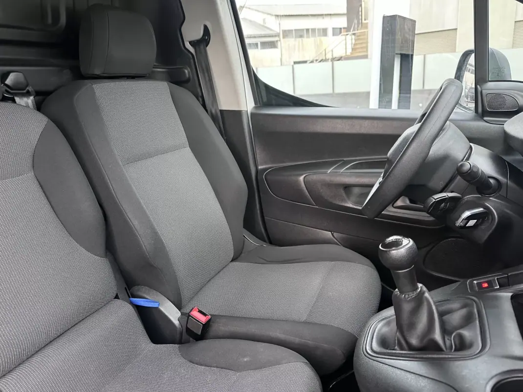 Peugeot Partner 1.5HDI 3lugares 2021 - 11900 EUR, 160000 km - AUTO.MOTO.pt - 160000km - foto 42 de 47