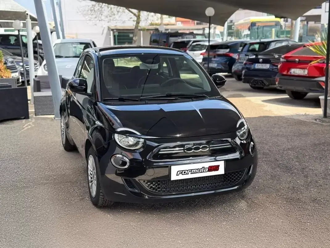 Fiat 500e 2022 - 15400 EUR, 8958 km - AUTO.MOTO.pt - 8958km - foto 6 de 11