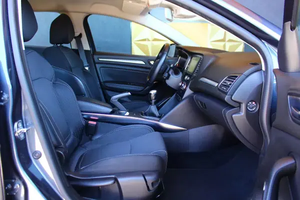 Renault Mégane Sport Tourer 2018 - 10750 EUR, 189000 km - AUTO.MOTO.pt - 189000km - foto 9 de 10