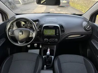 Renault Captur 2018 - 14500 EUR, 48000 km - AUTO.MOTO.pt - 48000km - foto 17 de 32