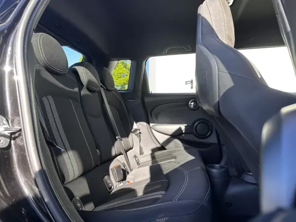 MINI 5 Portas 2019 - 15790 EUR, 179000 km - AUTO.MOTO.pt - 179000km - foto 17 de 39