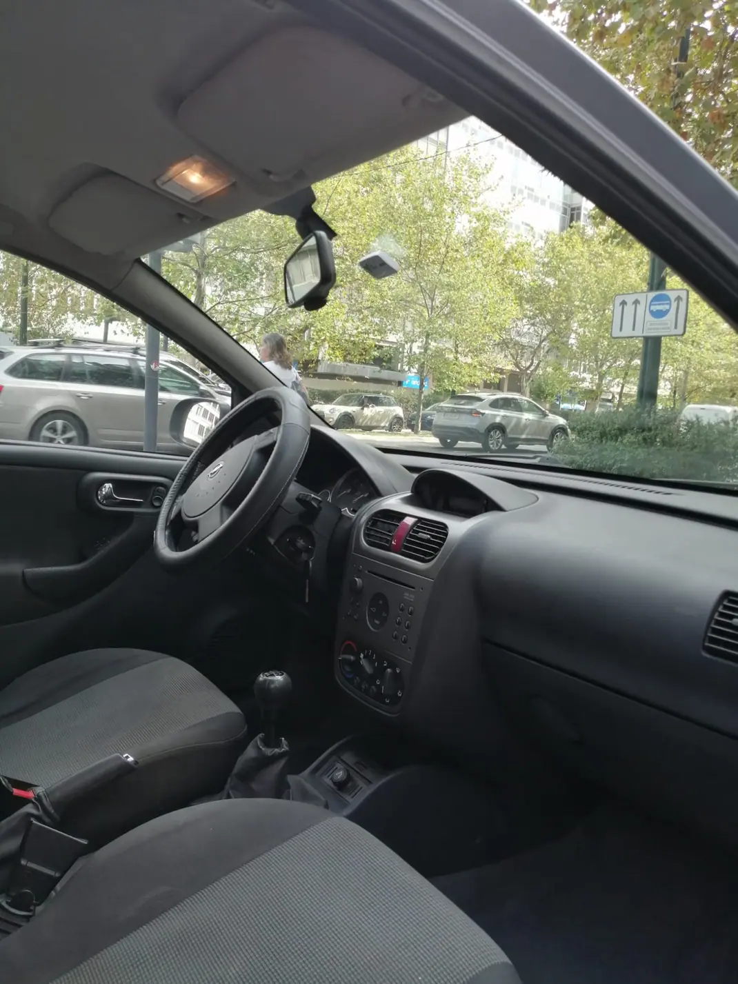Opel Corsa 2004 - 3850 EUR, 285000 km - AUTO.MOTO.pt - 285000km - foto 6 de 18