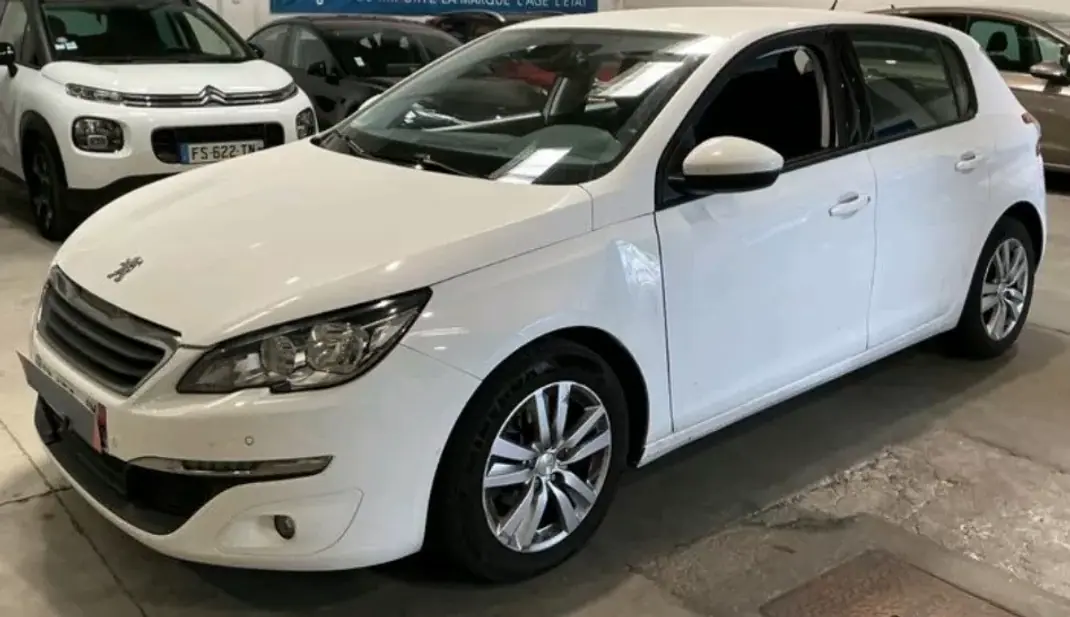 Peugeot 308 2016 - 8900 EUR, 124185 km - AUTO.MOTO.pt - 124185km - foto 1 de 6