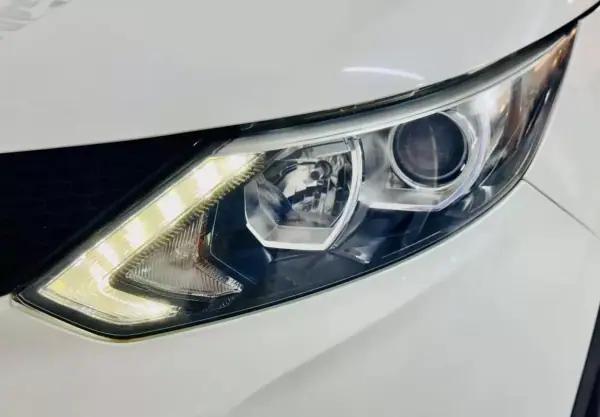 Nissan Qashqai 2015 - 13750 EUR, 96000 km - AUTO.MOTO.pt - 96000km - foto 15 de 45
