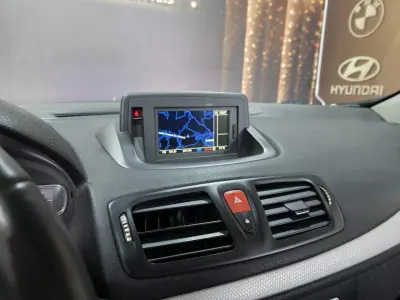 Renault Mégane Coupe 2011 - 7490 EUR, 258000 km - AUTO.MOTO.pt - 258000km - foto 8 de 20