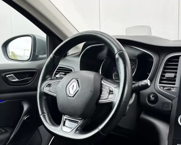 Renault Mégane Sport Tourer 2017 - 13990 EUR, 115000 km - AUTO.MOTO.pt - 115000km - foto 15 de 43