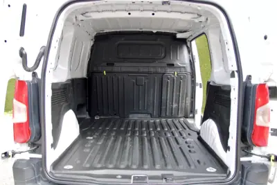 Toyota Proace City 1.5D L1 Comfort IVA DEDUTÍVEL 2022 - 14400 EUR, 159000 km - AUTO.MOTO.pt - 159000km - foto 11 de 26