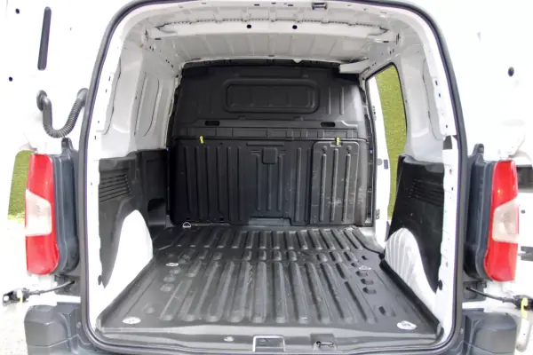 Toyota Proace City 1.5D L1 Comfort IVA DEDUTÍVEL 2022 - 14400 EUR, 159000 km - AUTO.MOTO.pt - 159000km - foto 11 de 26