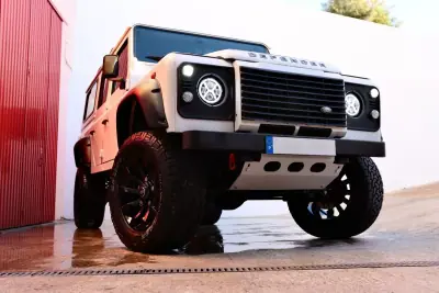 Land Rover Defender 2015 - 55900 EUR, 213860 km - foto 4 de 24