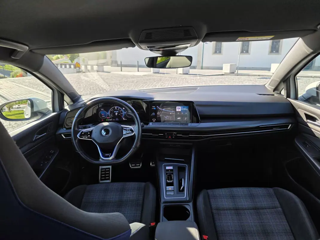 Volkswagen Golf 2020 - 21990 EUR, 66000 km - AUTO.MOTO.pt - 66000km - foto 30 de 33
