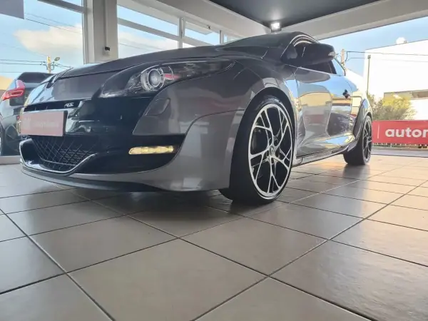 Renault Mégane Coupe 2010 - 18950 EUR, 157000 km - AUTO.MOTO.pt - 157000km - foto 6 de 39