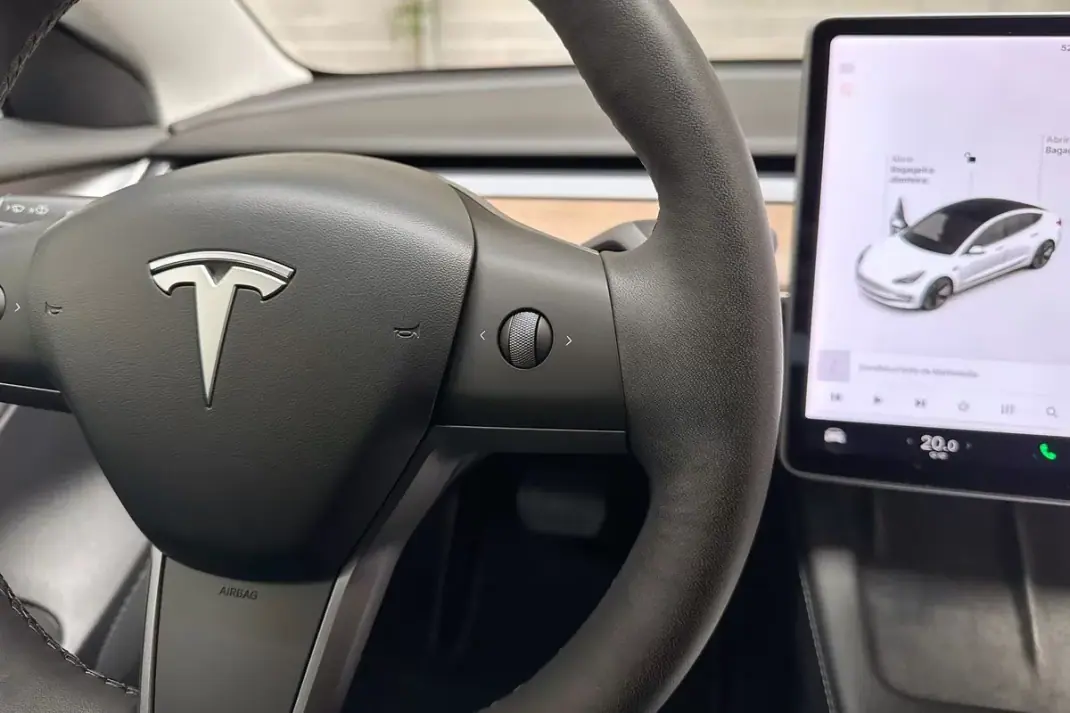 Tesla Model 3 2021 - 27450 EUR, 33801 km - AUTO.MOTO.pt - 33801km - foto 41 de 48