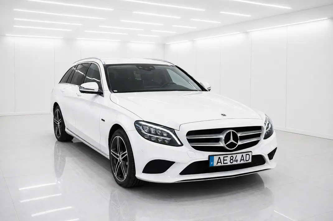 Mercedes-Benz C 300 2020 - 28500 EUR, 78000 km - AUTO.MOTO.pt - 78000km - foto 1 de 11
