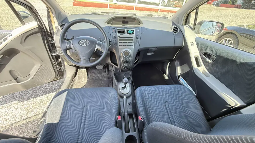 Toyota Yaris 2010 - 8700 EUR, 69707 km - AUTO.MOTO.pt - 69707km - foto 8 de 35