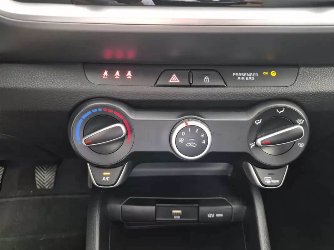 Kia Stonic 2024 - 16500 EUR, 45414 km - 45414km - foto 16 de 26