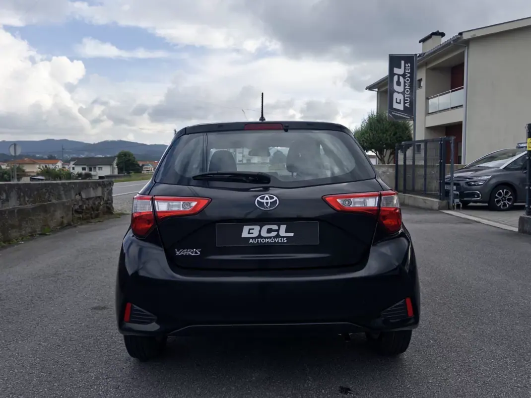 Toyota Yaris 2017 - 11990 EUR, 103000 km - AUTO.MOTO.pt - 103000km - foto 6 de 39