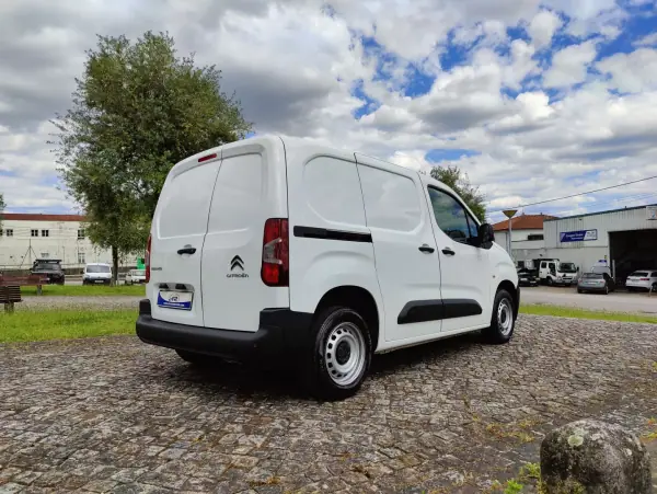 Citroën Berlingo 1.5 Bluehdi M Clube 102cv 2021 - 12990 EUR, 156055 km - AUTO.MOTO.pt - 156055km - foto 6 de 10