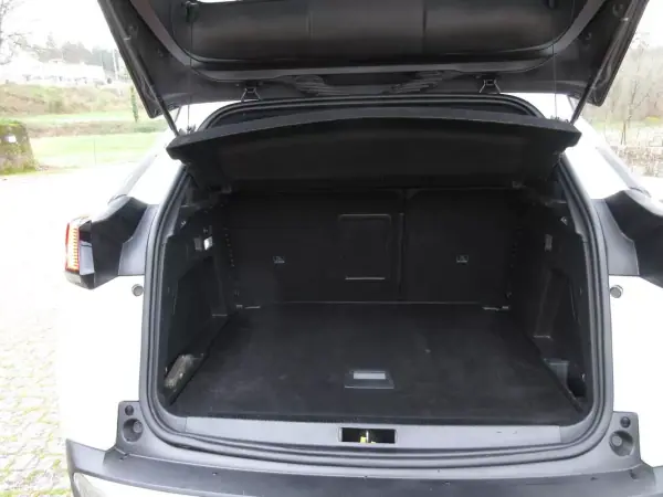 Peugeot 3008 2017 - 16990 EUR, 209000 km - AUTO.MOTO.pt - 209000km - foto 27 de 48