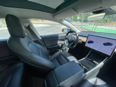 Tesla Model 3 2019 - 21900 EUR, 144900 km - AUTO.MOTO.pt - 144900km - foto 13 de 27