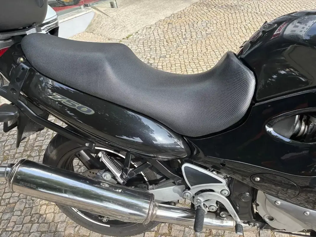 Suzuki GSX 1250FA 2000 - 1900 EUR, 41199 km - AUTO.MOTO.pt - 41199km - foto 12 de 18