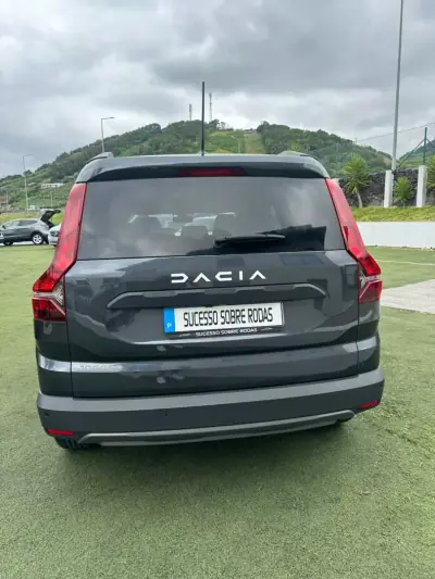 Dacia Jogger 2023 - 20990 EUR, 29799 km - AUTO.MOTO.pt - 29799km - foto 9 de 15