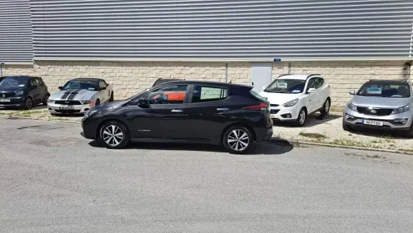 Nissan Leaf 2018 - 12890 EUR, 62000 km - AUTO.MOTO.pt - 62000km - foto 24 de 45